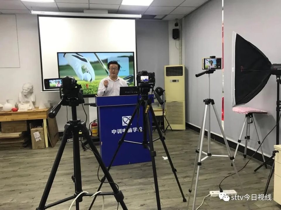 学校宣传视频拍摄现场