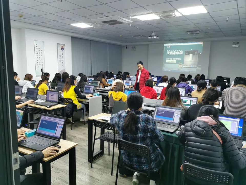 学校网商运营课程教学现场