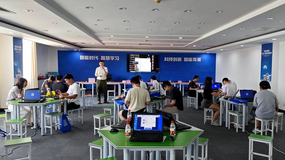澄海人工智能训练师开班教学现场