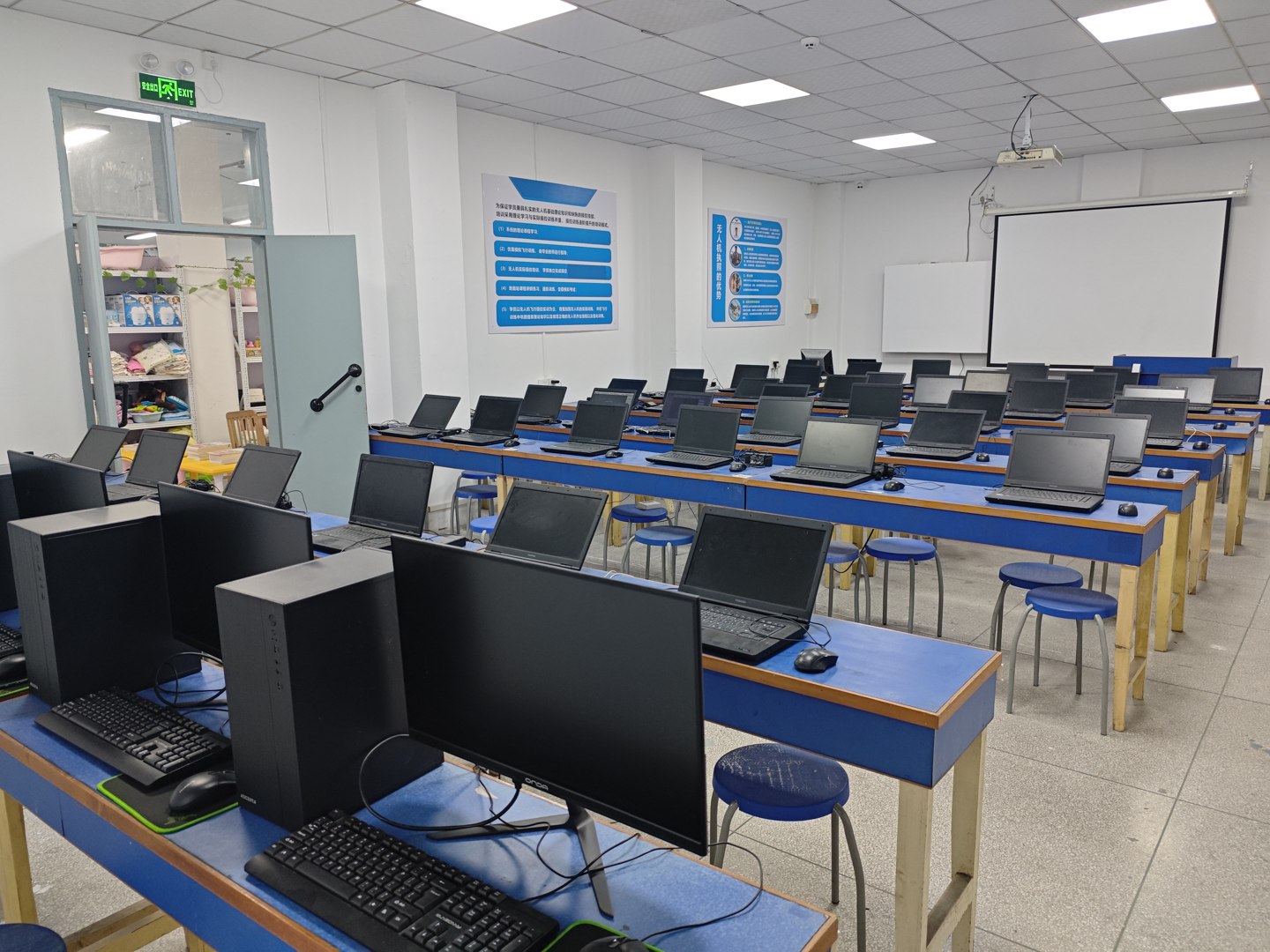 学习与校园实景