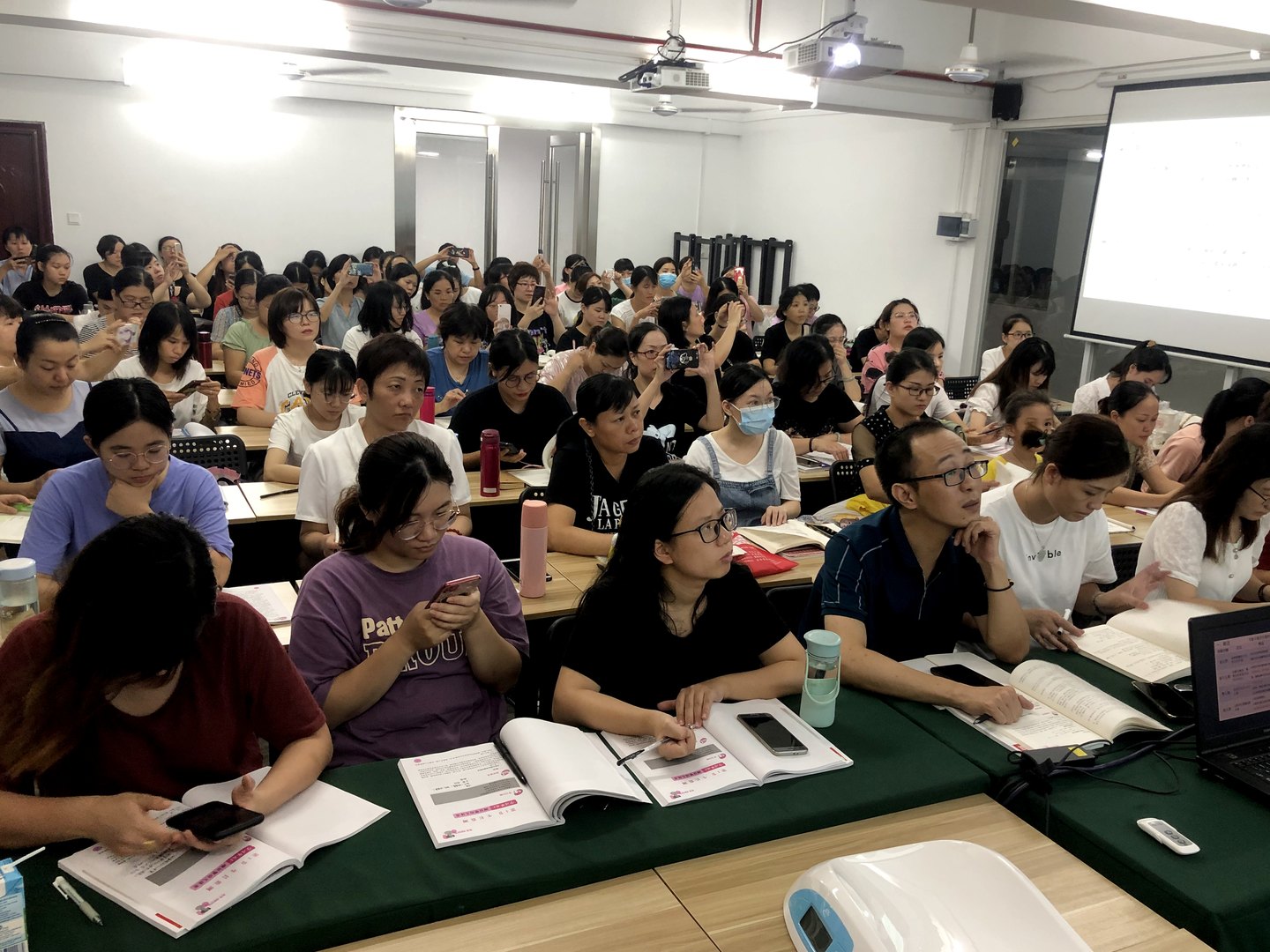 现代商务办公 · 教学与学习环境