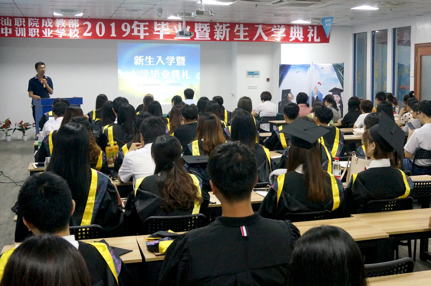 汕头职业技术学院 · 学习现场